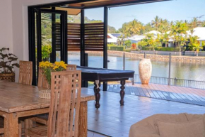 Lake House, pet friendly, stroll to beach & cafes